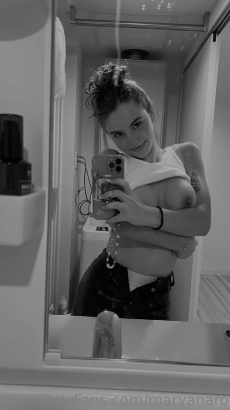 Maryana Ro nude leaked OnlyFans photo #4