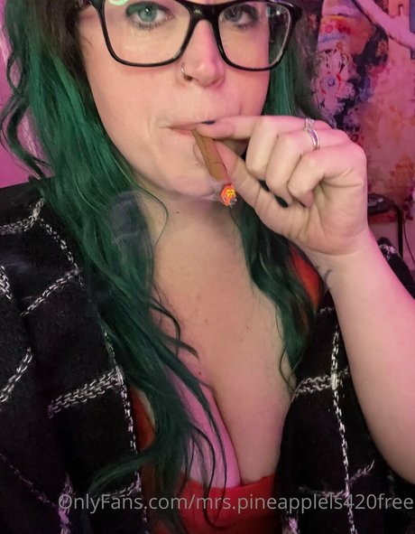 Mrs.pineapplels420free nude leaked OnlyFans pic