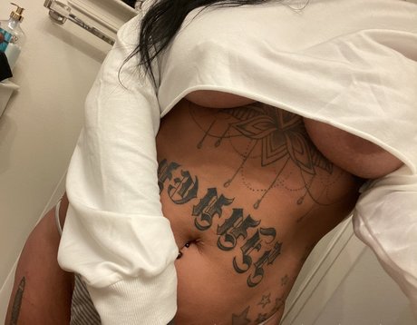 Alyssadoesntboost nude leaked OnlyFans pic