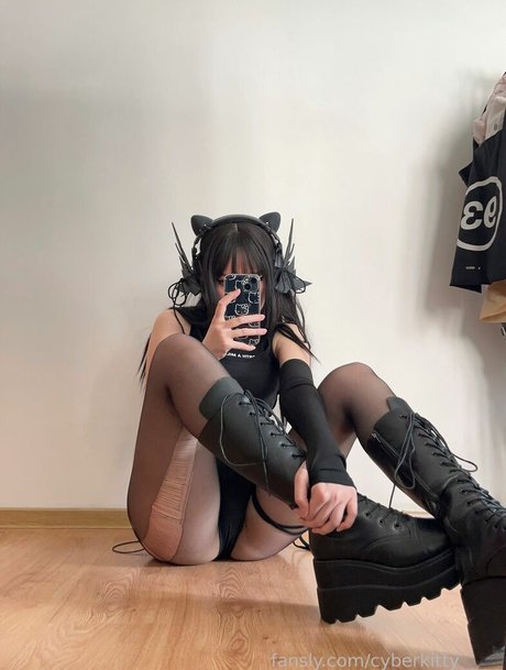 Cyberkitty_____ nude leaked OnlyFans pic